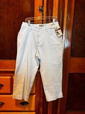 Lee Stretch Mid Rise Mid Length Iced Blue Capri Pants Size 4M NWT